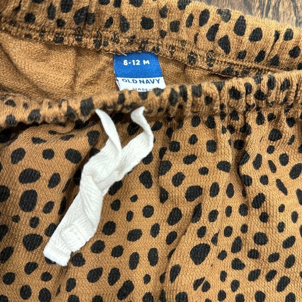 Old Navy Baby leopard 2 piece matching set short sleeve and short animal print - Picture 3 of 4